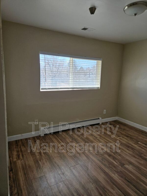 Building Photo - 1605 11th Ave