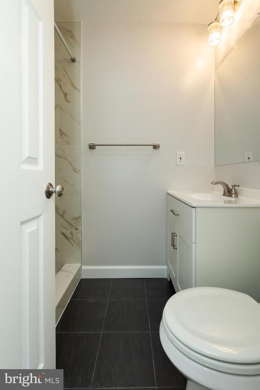 Building Photo - 9004 Roundleaf Way