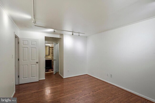 Building Photo - 2237 Lovedale Ln