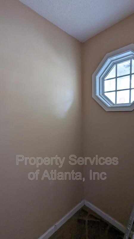 Building Photo - 2207 Miranda Dr