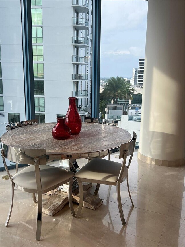 Building Photo - 333 Las Olas Way