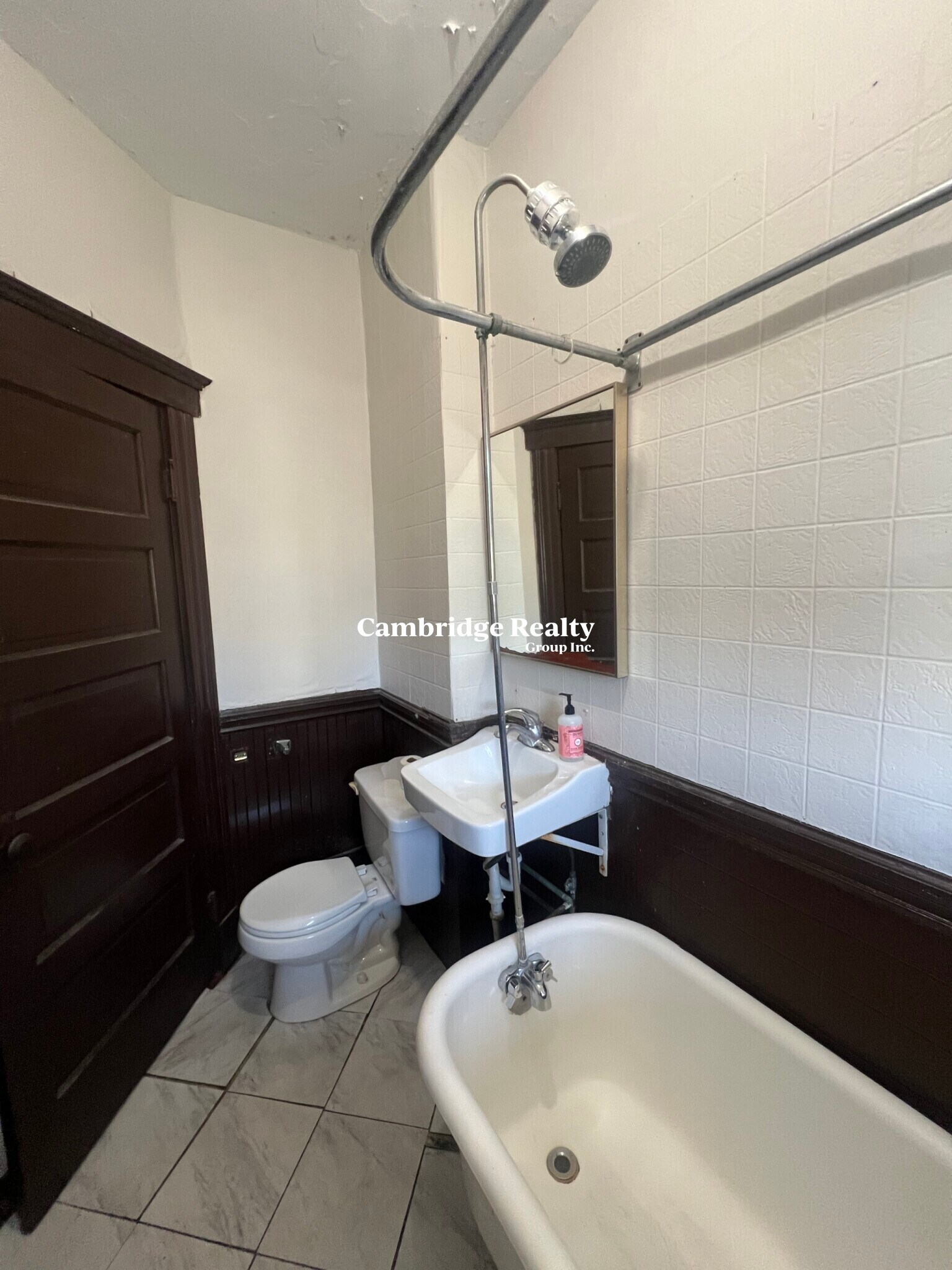 Building Photo - 118 Columbia St