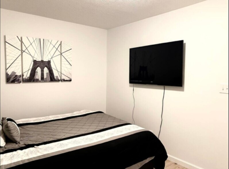 Building Photo - 312 Rosedale Ave