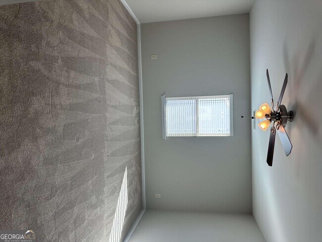 Building Photo - 403 Village View