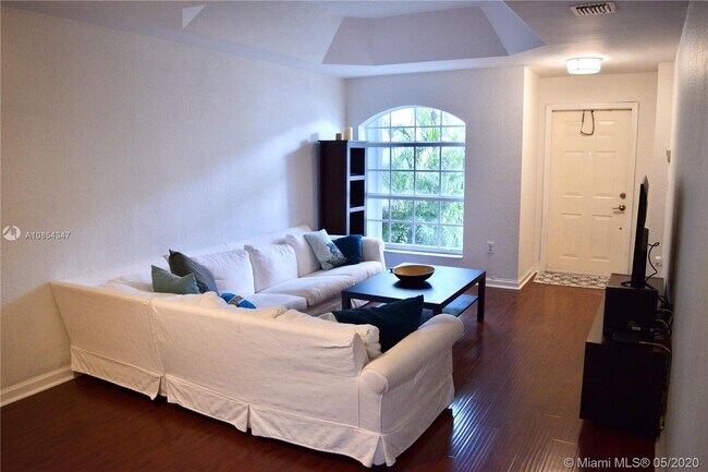 Building Photo - 5102 NW 115th Ct  Doral Fl 33178