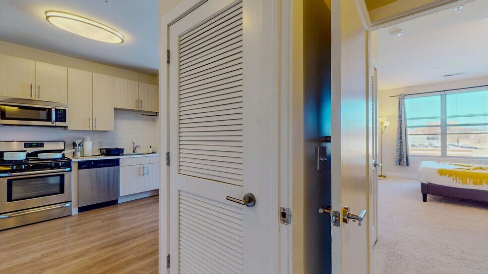 Building Photo - 545 Bedford St