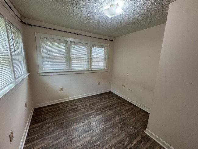 Building Photo - 1 bed, 1 full bath duplex in Pickens