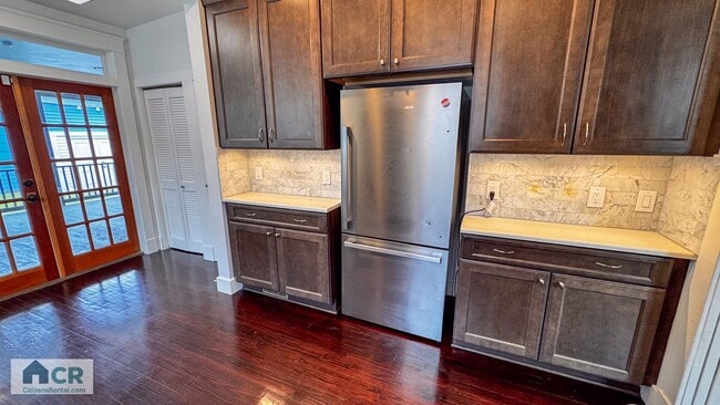 Building Photo - 6bd/3ba with Central AC Walking Distance to Campus. Text 727-459-4141 for more info!