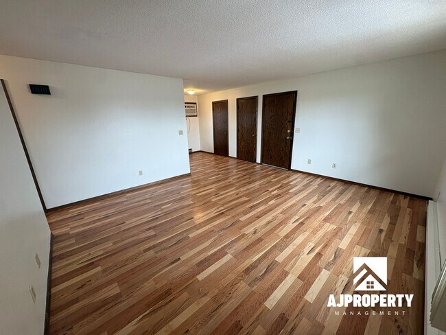 Building Photo - 600 E Aspen Blvd