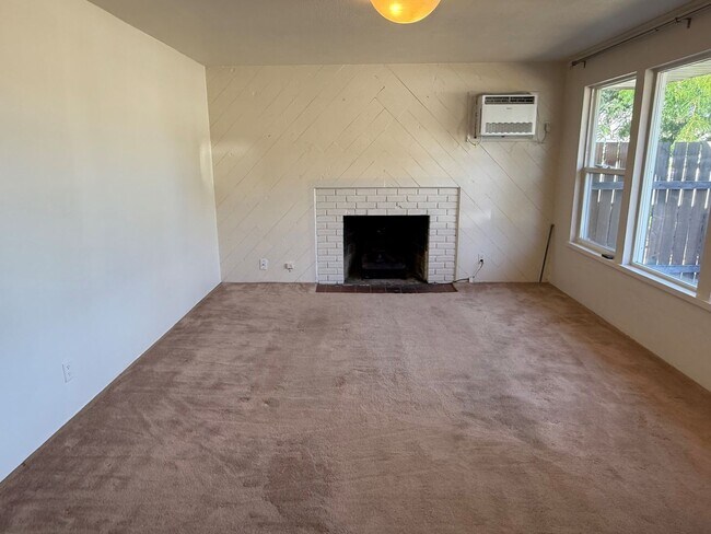 Building Photo - Now renting 2 bedroom Duplex please visit ...