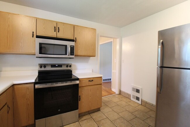 Building Photo - 2 Bedroom 1 Bath Home in Overland Park Kansas