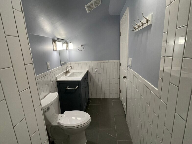 Building Photo - 2450 Gerald Ave