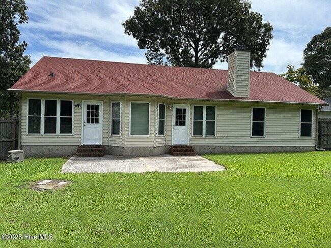 Building Photo - 237 Baytree Dr
