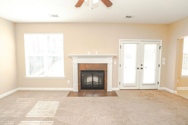 Building Photo - 4 Bedroom 2.5 Bath in Grovetown!