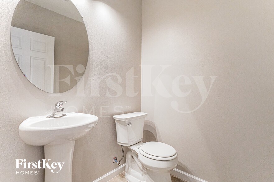 Building Photo - 924 Ambergate St