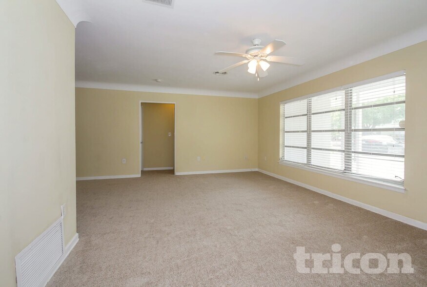 Building Photo - 2237 Grove St