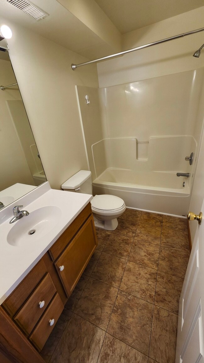 Building Photo - 256 College Ave