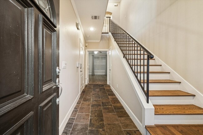 Building Photo - 5706 Blossom St