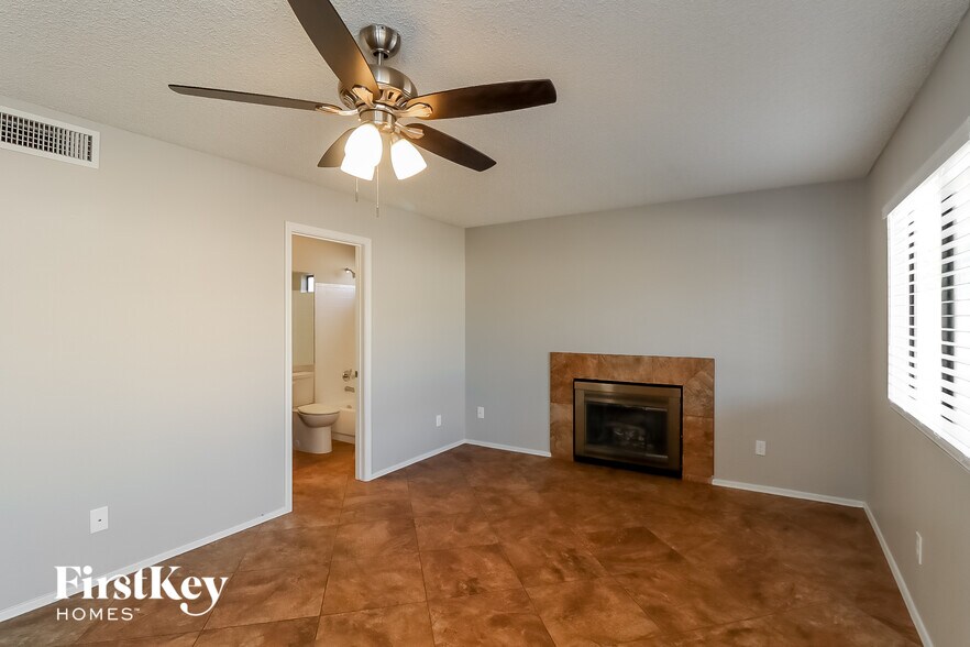 Building Photo - 3638 E Verdin Rd