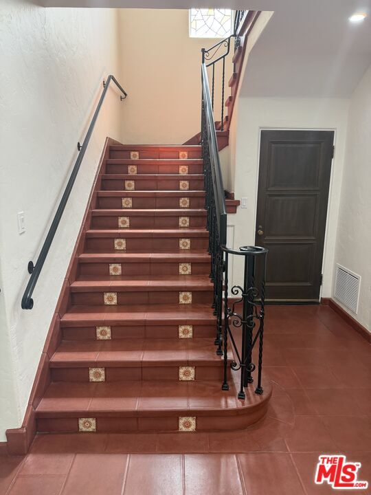 Building Photo - 313 S Peck Dr