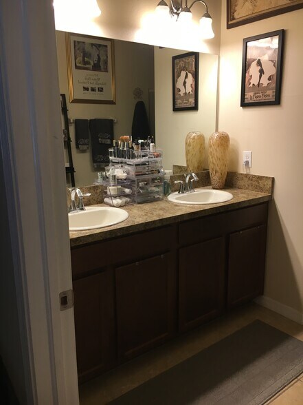 Master Bathroom - 4008 Shade Tree Ln