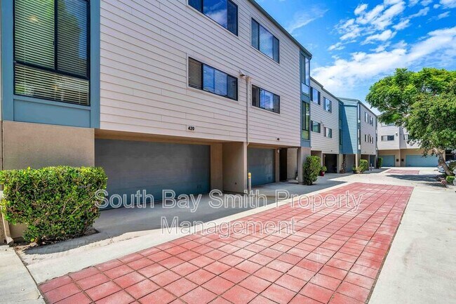 Building Photo - 420 Palos Verdes Blvd