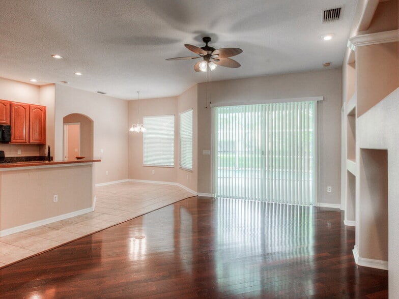 Building Photo - 10508 Canary Isle Dr