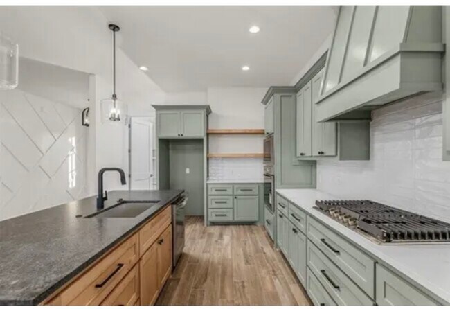 Building Photo - 7530 Highland Hls Dr