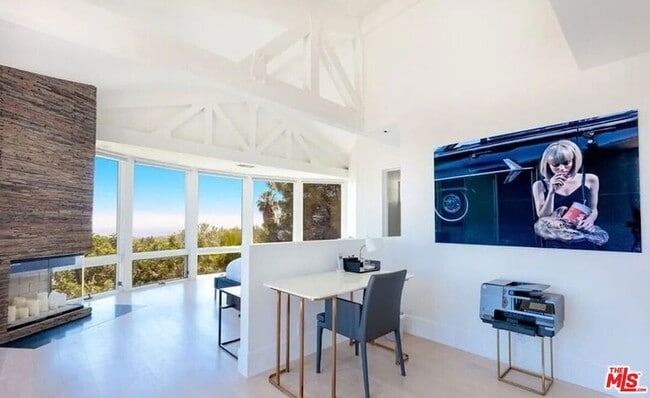 Building Photo - 2528 Westridge Rd