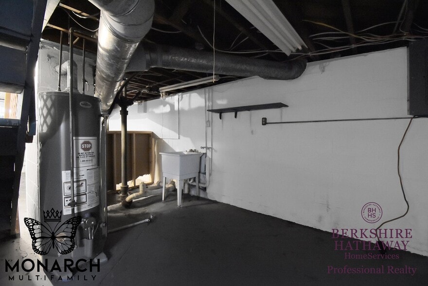 Building Photo - 2566 Atwood Ter