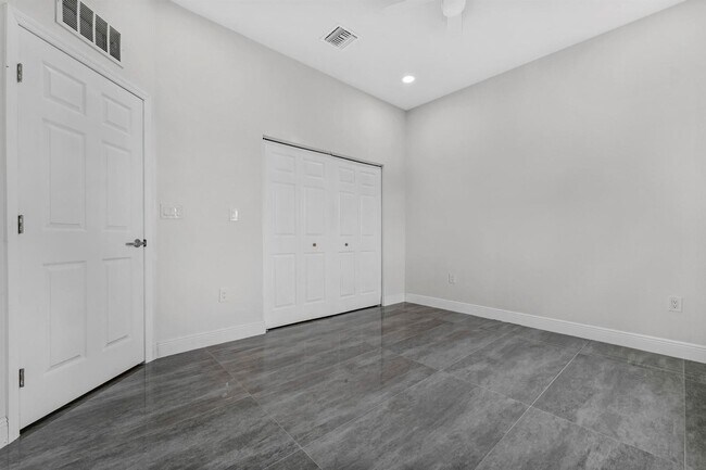 Building Photo - 5250 SW 18th St