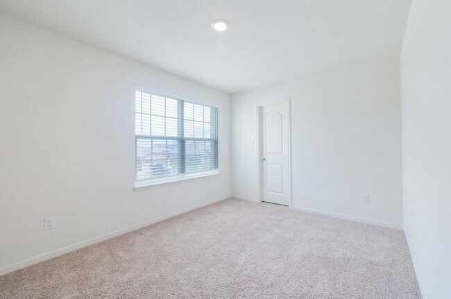 Building Photo - 18513 Quiet Range Dr