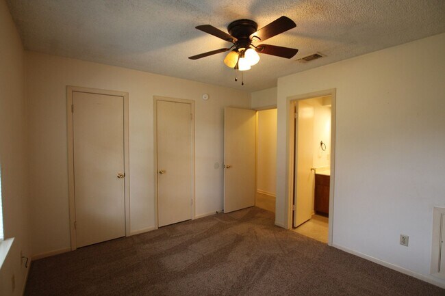 Building Photo - 12414 Cimmarron Dr