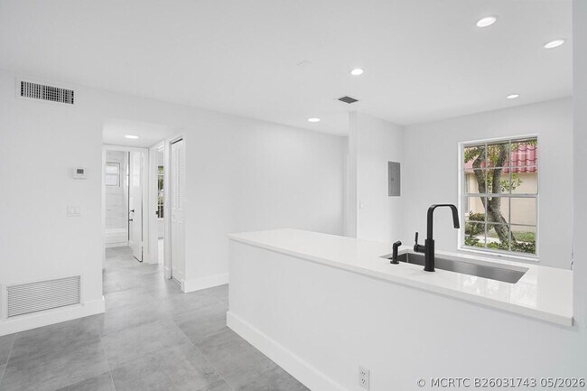 Building Photo - 737 Nantucket Cir
