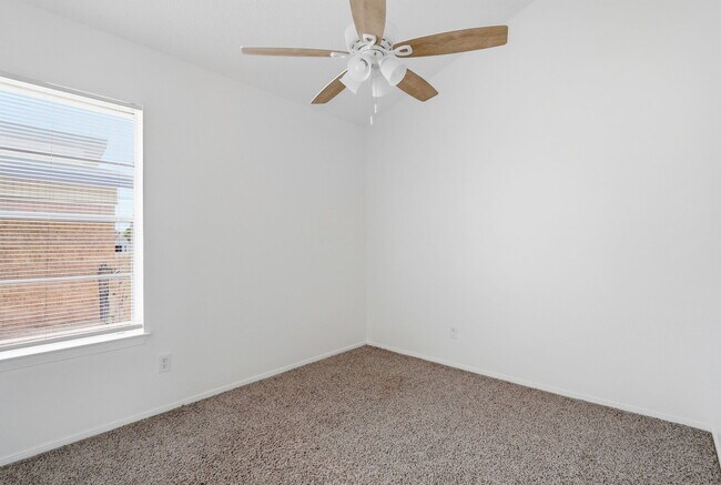 Building Photo - 10969 Duke Snider Cir
