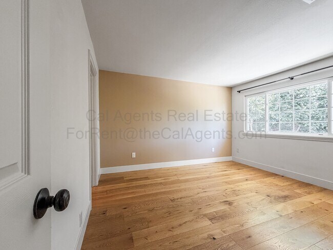 Building Photo - 4207 Queen Anne Dr