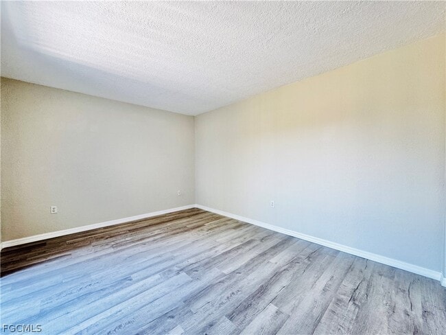 Building Photo - 5205 Cedarbend Dr