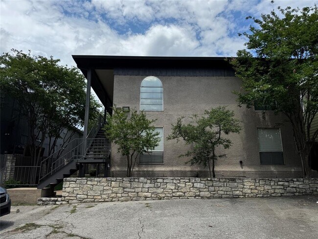 Building Photo - 304 E 34th St