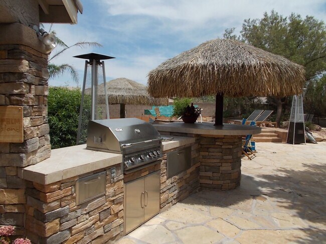 Building Photo - Stunning 4-Bedroom Ranch-Style Rental with...