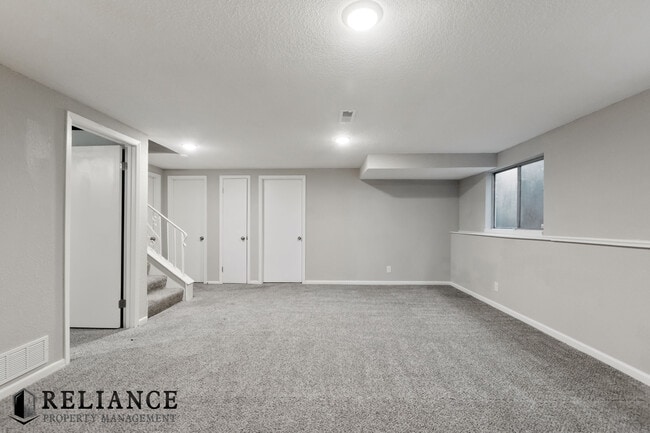 Building Photo - 8712 Lakeland Cir