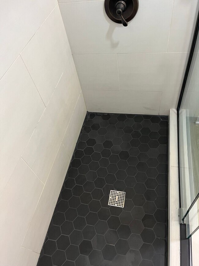 Building Photo - Beautifully Renovated 2 Bed / 1 Bath in Compton!