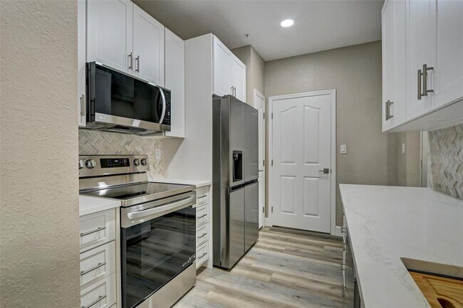 Building Photo - 5000 Culbreath Key Way