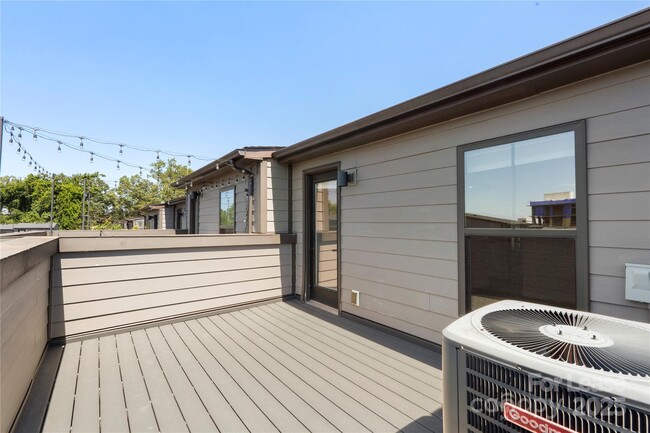 Building Photo - 128 Music Hall Wy