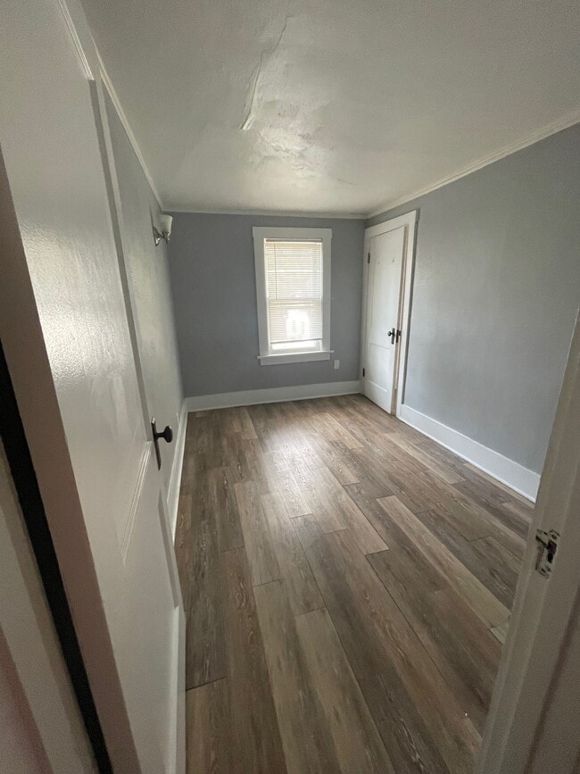 Building Photo - 1337 Nelson Ave