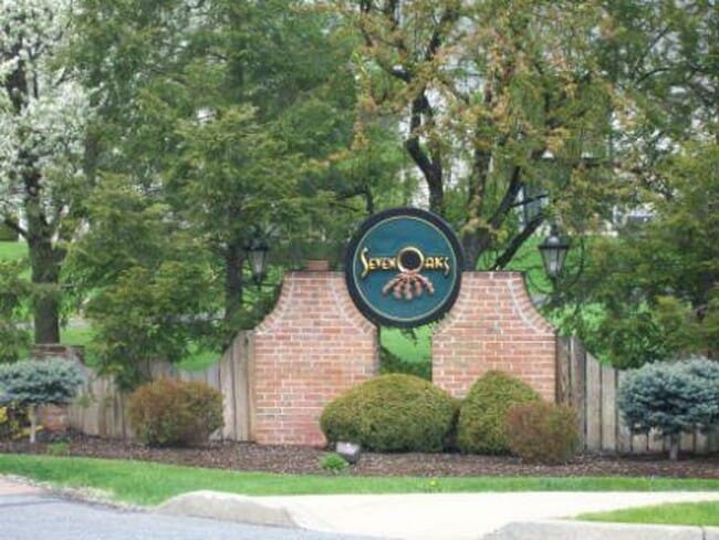 Primary Photo - Great ‘Seven Oaks’ 3 Bedroom Condo