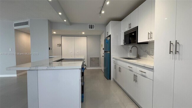 Building Photo - 1300 NE Miami Gardens Dr