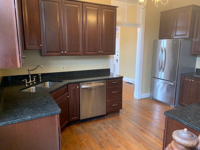 Building Photo - 3129 Shenandoah Ave