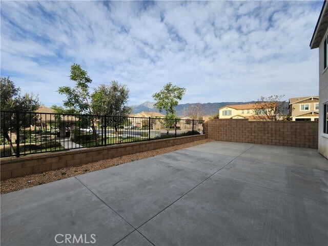 Building Photo - 6338 Creekstone Way