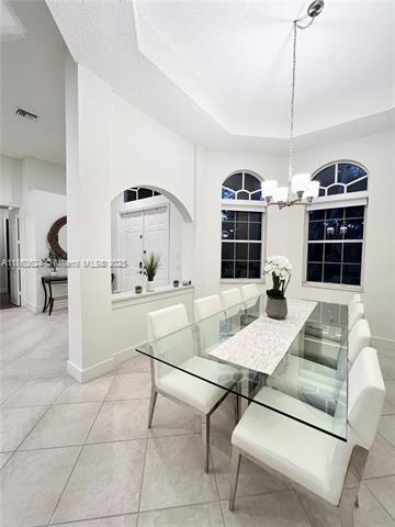 Building Photo - 3806 Oak Ridge Cir