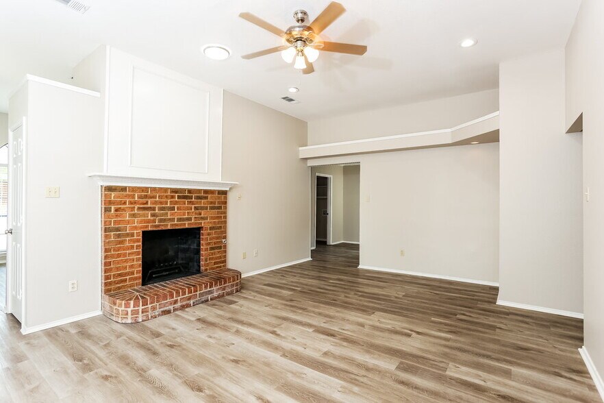 Building Photo - 101 Streamside Dr